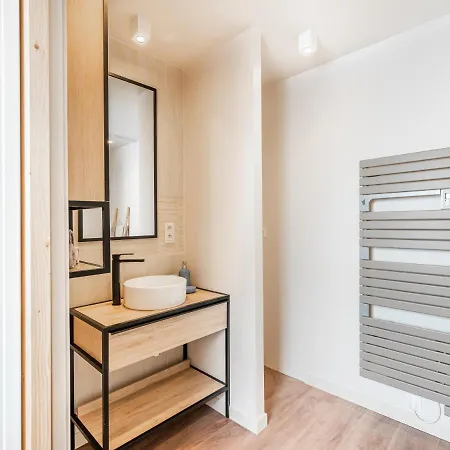 B10 Apartment *